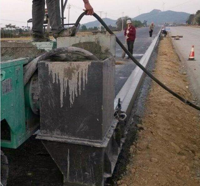 镶边石滑模成型机